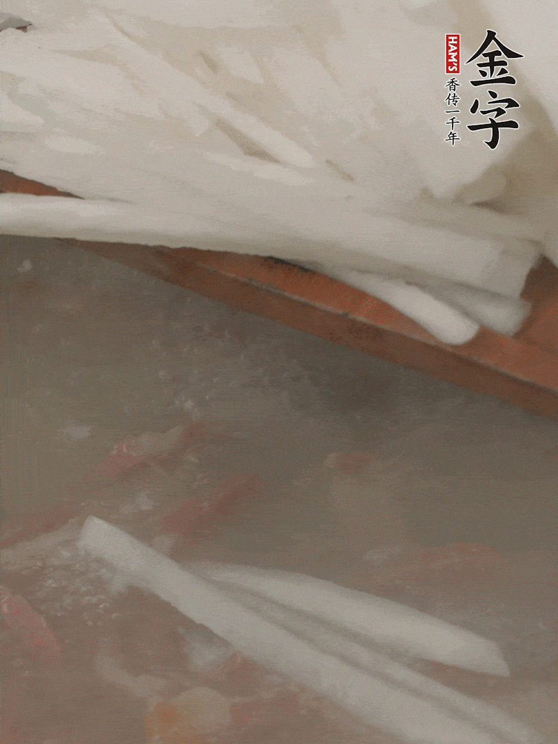 放蘿卜絲，燉5分鐘。
