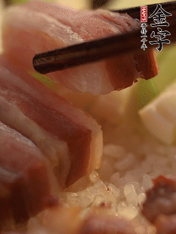 轉小火，繼續(xù)蓋蓋子燜2-3分鐘。
