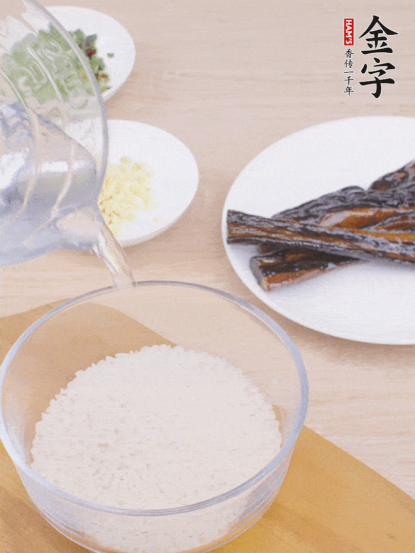 大米提前用清水浸泡1小時。