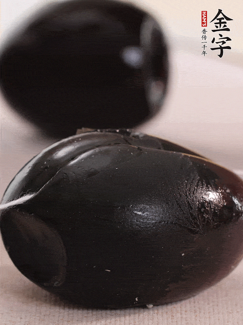 娃娃菜金針菇去跟洗凈，皮蛋改刀。