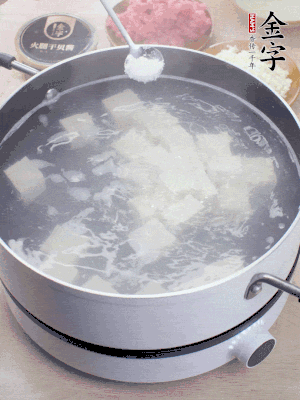 金字火腿上方120g切薄片。