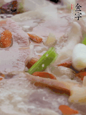 最后下枸杞、蒜白。