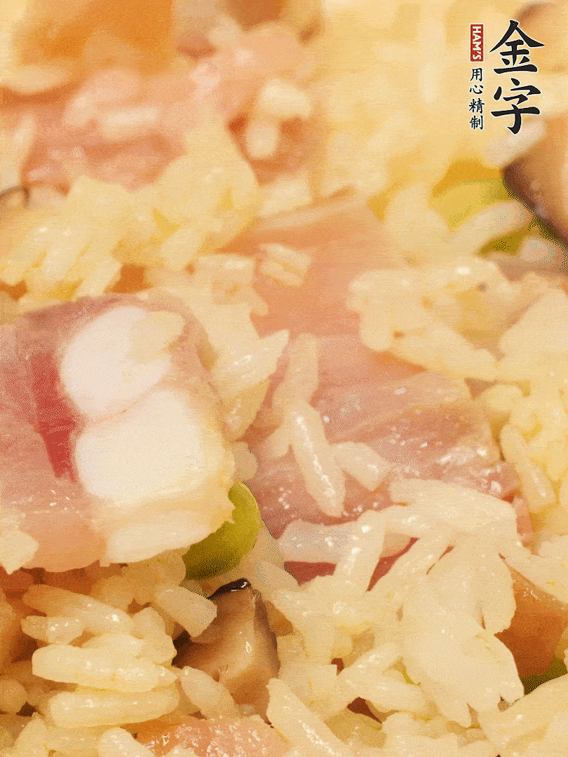 下米飯、蝦米繼續(xù)翻炒