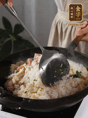 米飯煮熟后，拌入薺菜