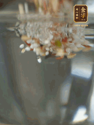 雜糧提前浸泡6小時，洗凈后下砂鍋