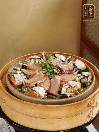 上鍋蒸15分鐘后，放蔥絲，潑熱油